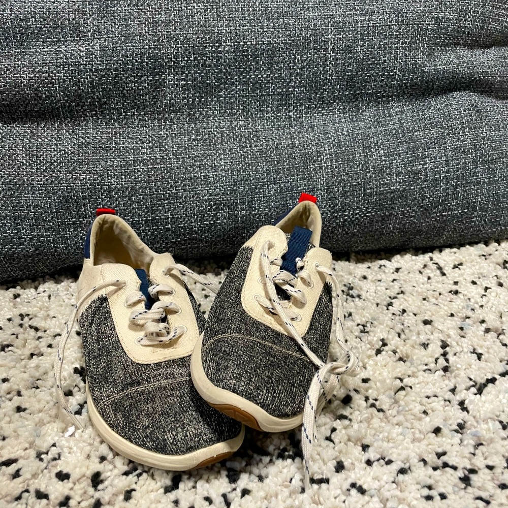 Toms sneakers